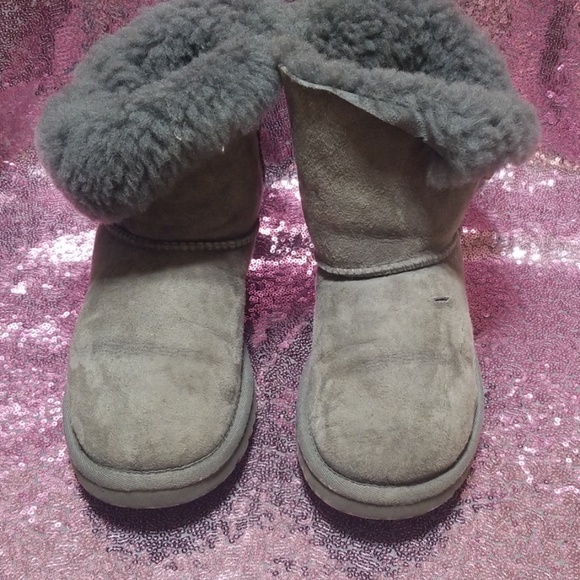 UGG Shoes - UGG bailey button shorts boots